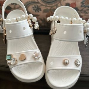 MEGA Crocs Sz 7 w/ Charms